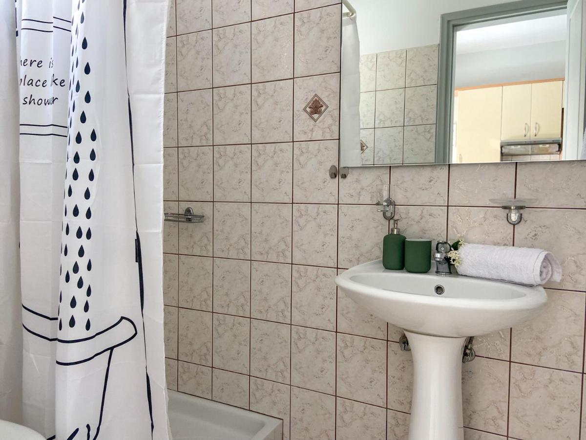 Ermis Apartments 阿尔戈斯托利翁 外观 照片